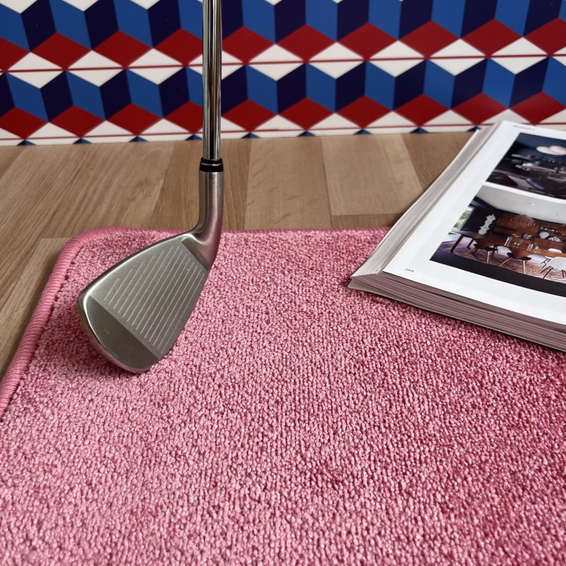 Tapis sur mesure rose en polyamide doux avec effet viscose par Vorwerk