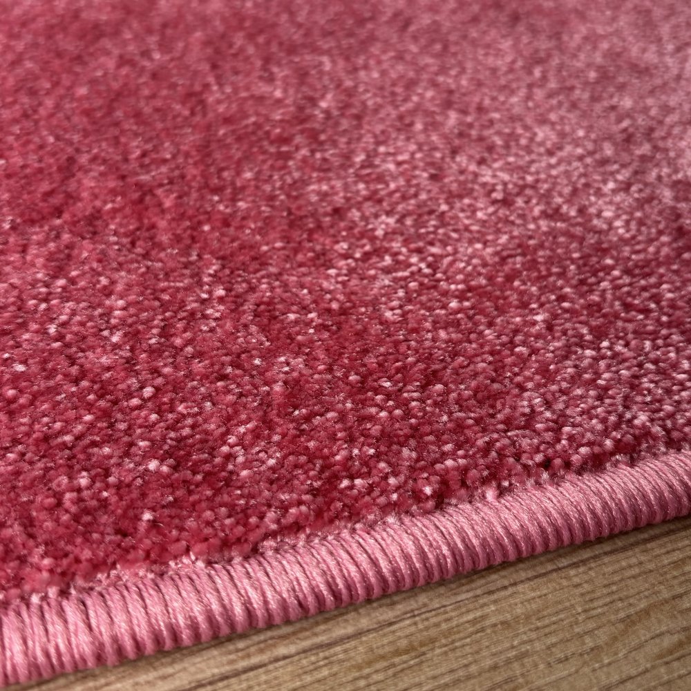 Tapis sur mesure rose en polyamide doux avec effet viscose par Vorwerk