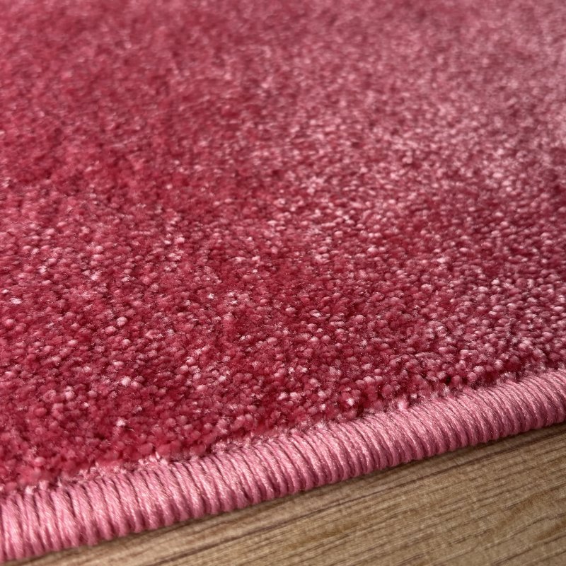 Tapis sur mesure rose en polyamide doux avec effet viscose par Vorwerk