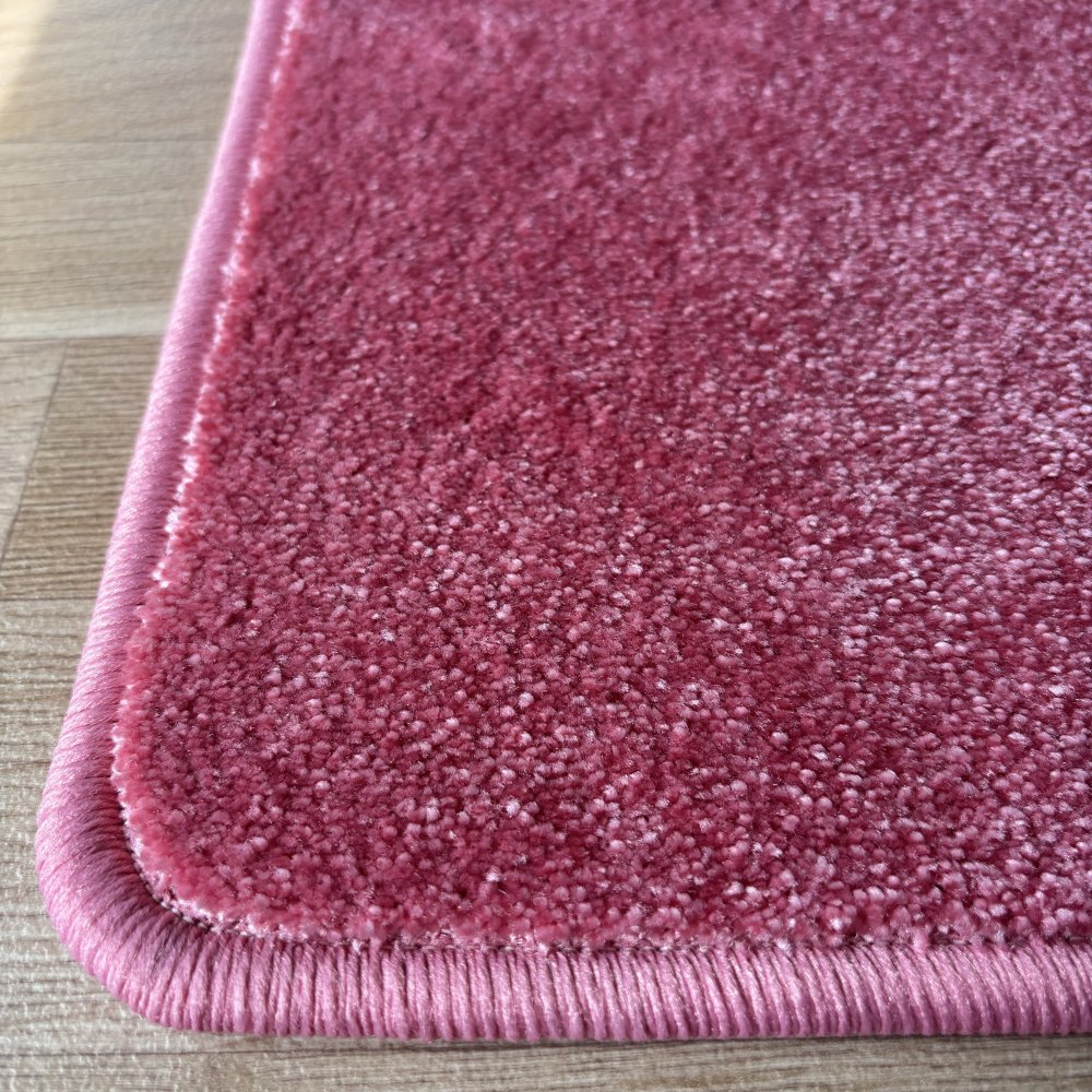 Tapis sur mesure rose en polyamide doux avec effet viscose par Vorwerk