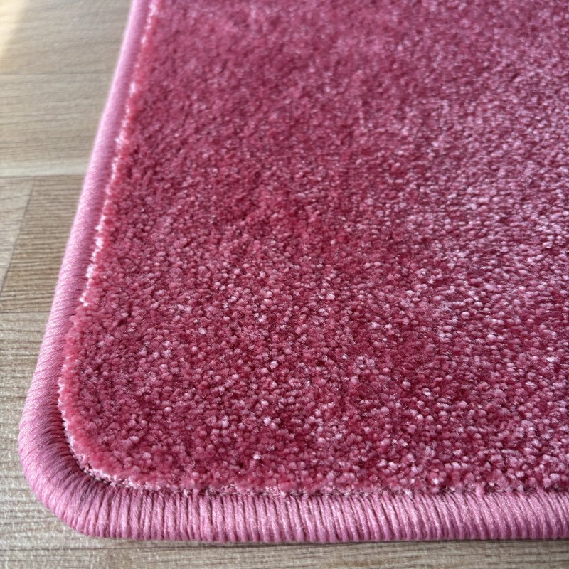 Tapis sur mesure rose en polyamide doux avec effet viscose par Vorwerk