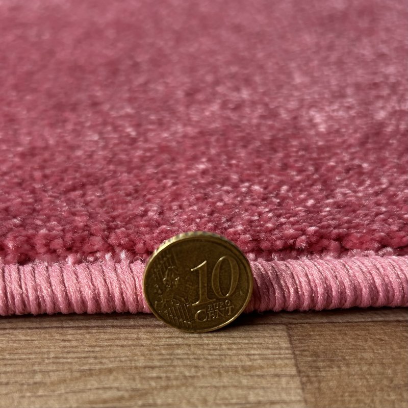Tapis sur mesure rose en polyamide doux avec effet viscose par Vorwerk