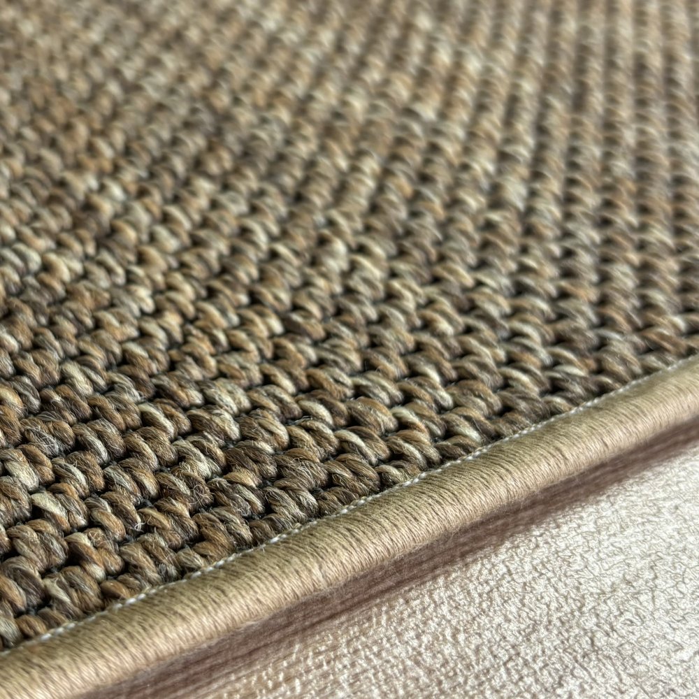 Tapis sur mesure beige aspect sisal (finition surjet)
