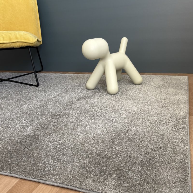 Tapis sur mesure gris clair 100% polyester par Inspiration Luxe