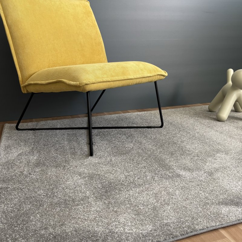 Tapis sur mesure gris clair 100% polyester par Inspiration Luxe