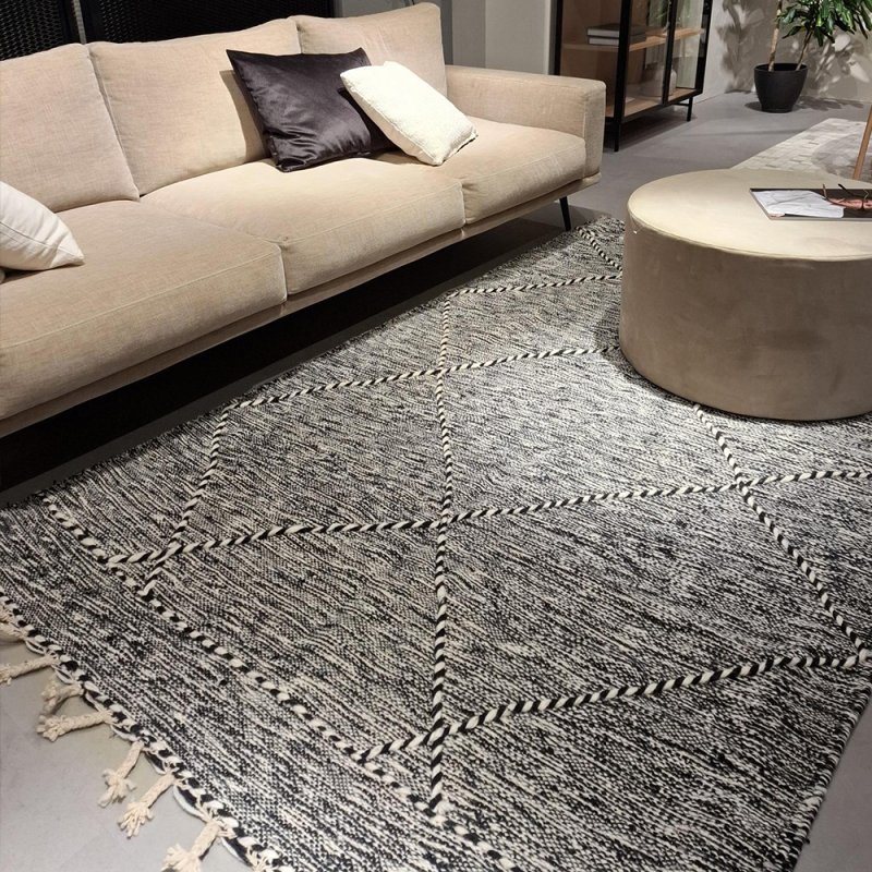 Tapis berbère écru à pois noir en laine avec franges