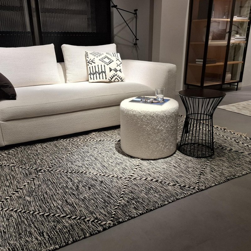 Tapis berbère écru à pois noir en laine avec franges