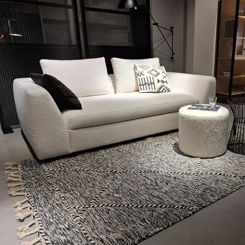 Tapis berbère écru à pois noir en laine avec franges