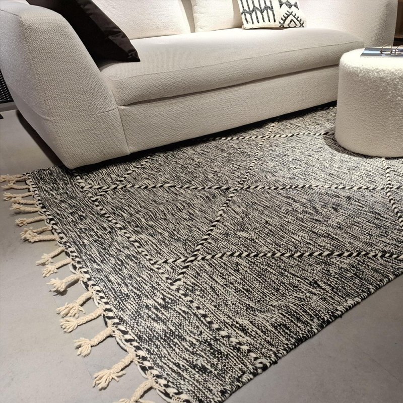 Tapis berbère écru à pois noir en laine avec franges