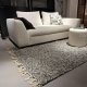 Tapis berbère écru à pois noir en laine avec franges