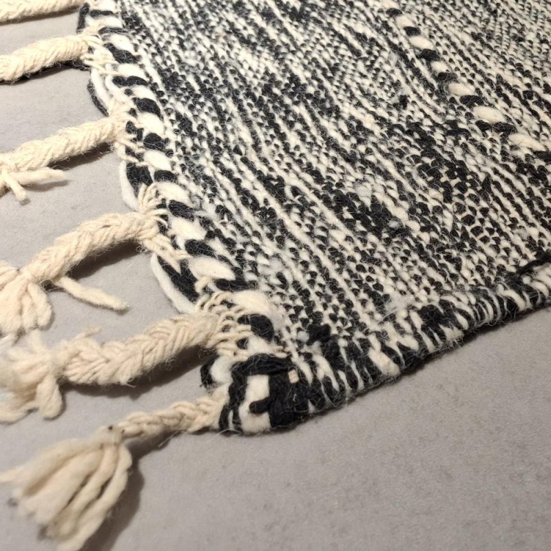 Tapis KILIM sur mesure en laine noir et ivoire avec franges