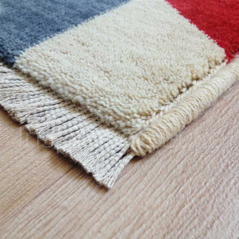 Tapis haut de gamme en laine multicolore a motifs cubiques effet 3D rappelant Vasarely par Ligne Pure