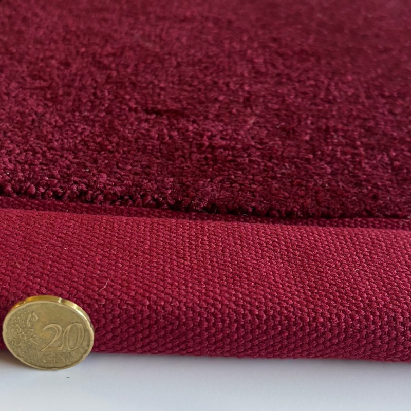 Tapis sur mesure rose doux et résistant finition gansée