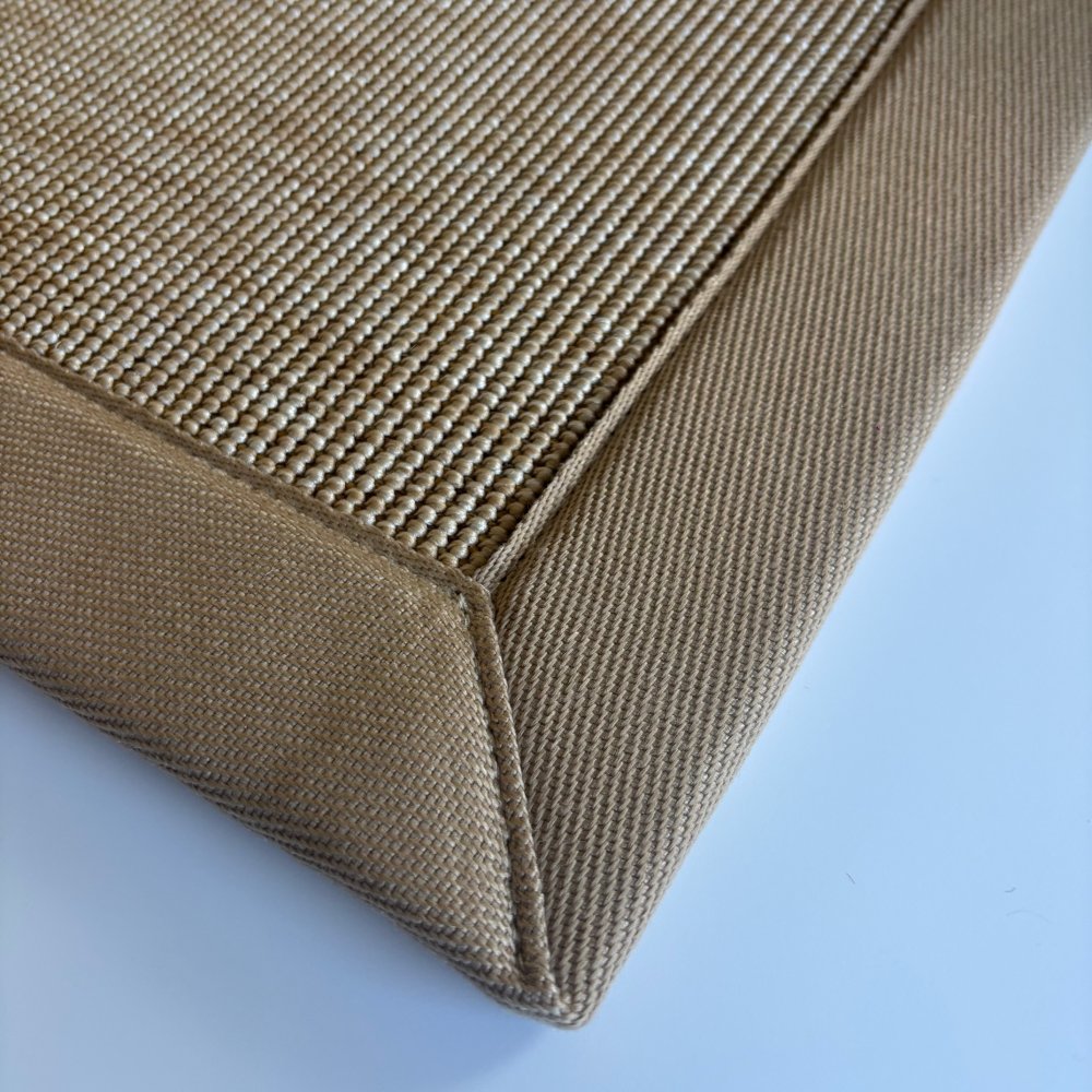 Tapis sur mesure aspect sisal beige clair finition gansée