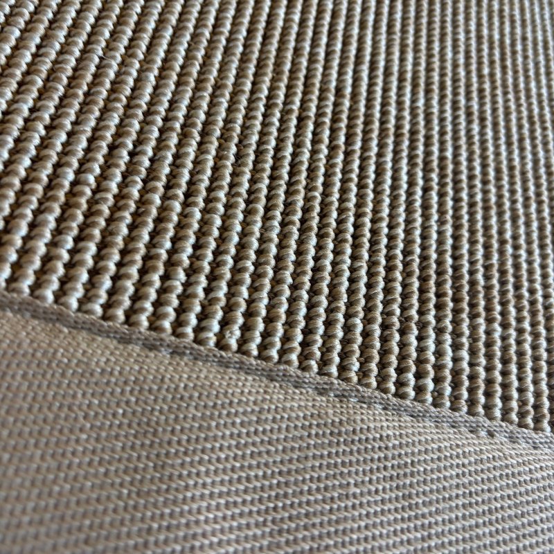 Tapis sur mesure aspect sisal beige clair finition gansée