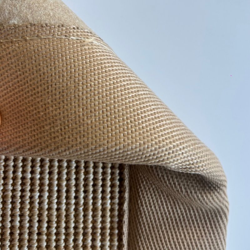 Tapis sur mesure aspect sisal beige clair finition gansée