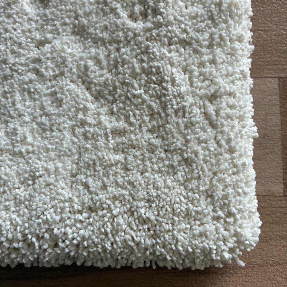 Tapis sur mesure ivoire épais et moelleux