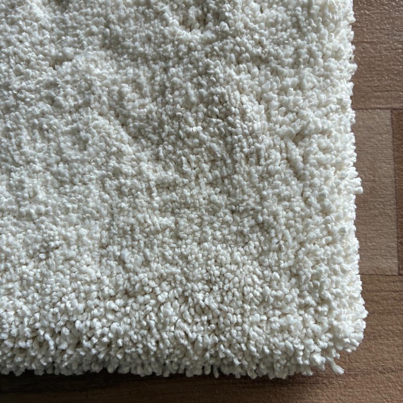 Tapis sur mesure ivoire épais et moelleux