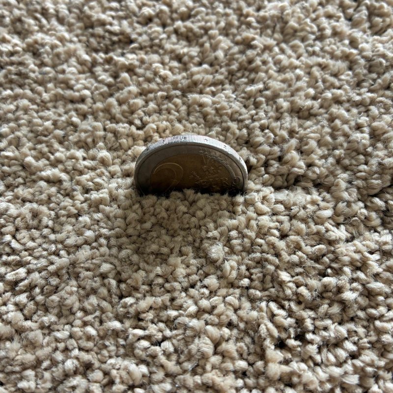 Tapis sur mesure beige foncé épais et moelleux
