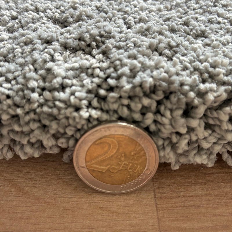 Tapis sur mesure gris clair épais et moelleux