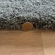 Tapis sur mesure gris foncé épais et moelleux