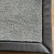 Tapis sur mesure gris clair doux et résistant finition gansée