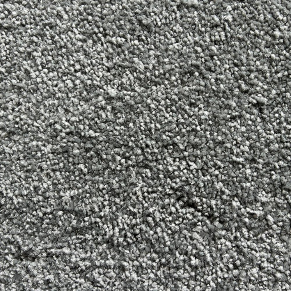 Tapis sur mesure gris clair doux et résistant finition gansée