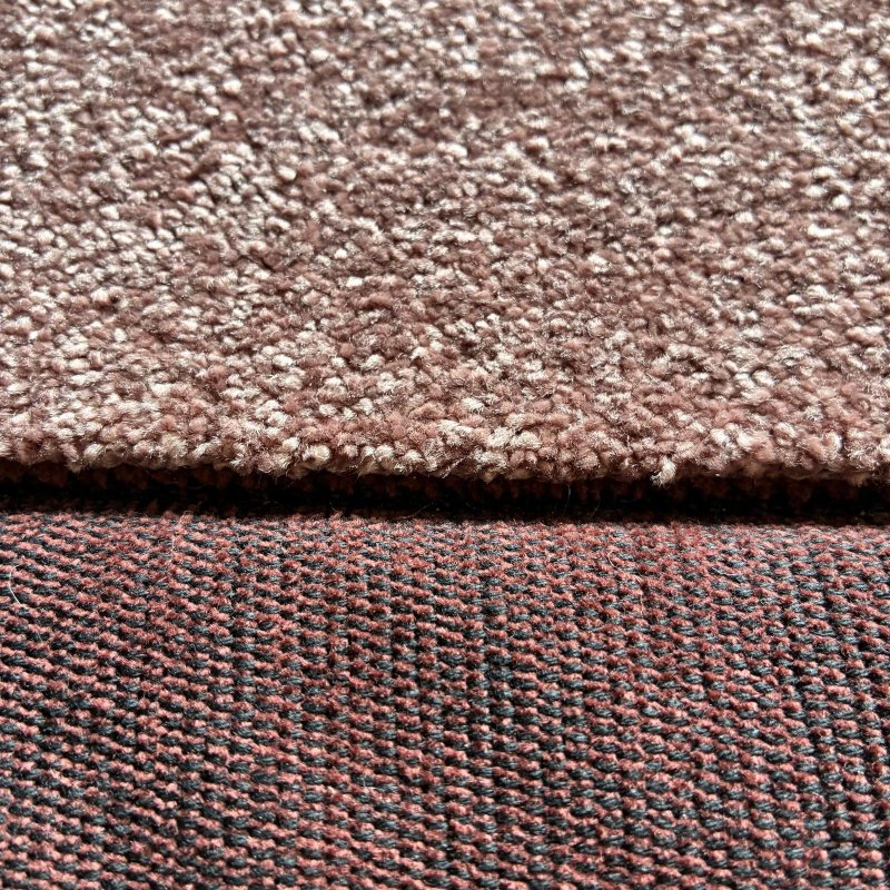 Tapis sur mesure rose doux et résistant finition gansée