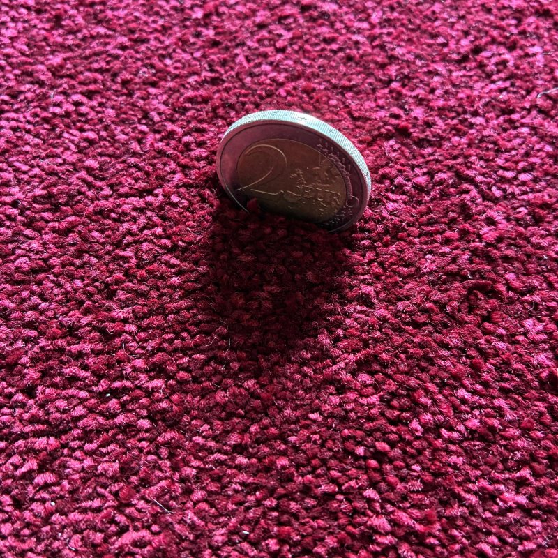 Tapis sur mesure rose doux et résistant finition gansée