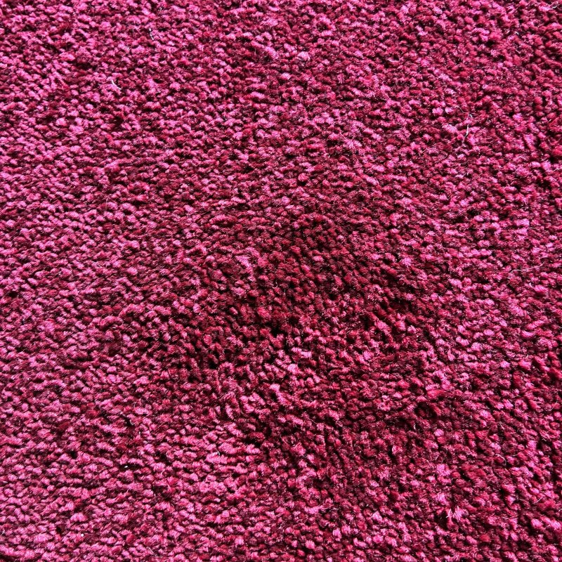 Tapis sur mesure rose doux et résistant finition gansée