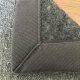 Tapis sur mesure gris clair doux et résistant finition gansée