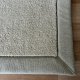 Tapis sur mesure beige clair doux et résistant finition gansée