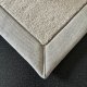 Tapis sur mesure beige clair doux et résistant finition gansée