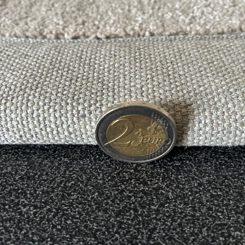 Tapis sur mesure beige clair doux et résistant finition gansée