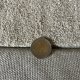 Tapis sur mesure beige clair doux et résistant finition gansée