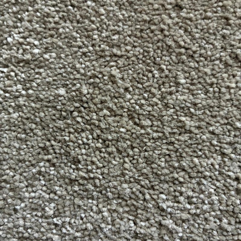 Tapis sur mesure beige foncé doux et résistant finition gansée