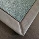 Tapis sur mesure bleu doux et résistant finition gansée