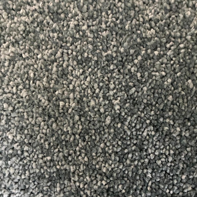 Tapis sur mesure bleu doux et résistant finition gansée