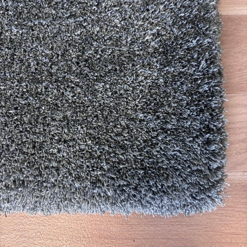 Tapis sur mesure gris foncé épais et très doux
