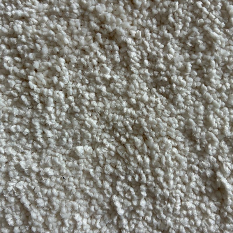 Tapis sur mesure ivoire épais et moelleux finition gansée