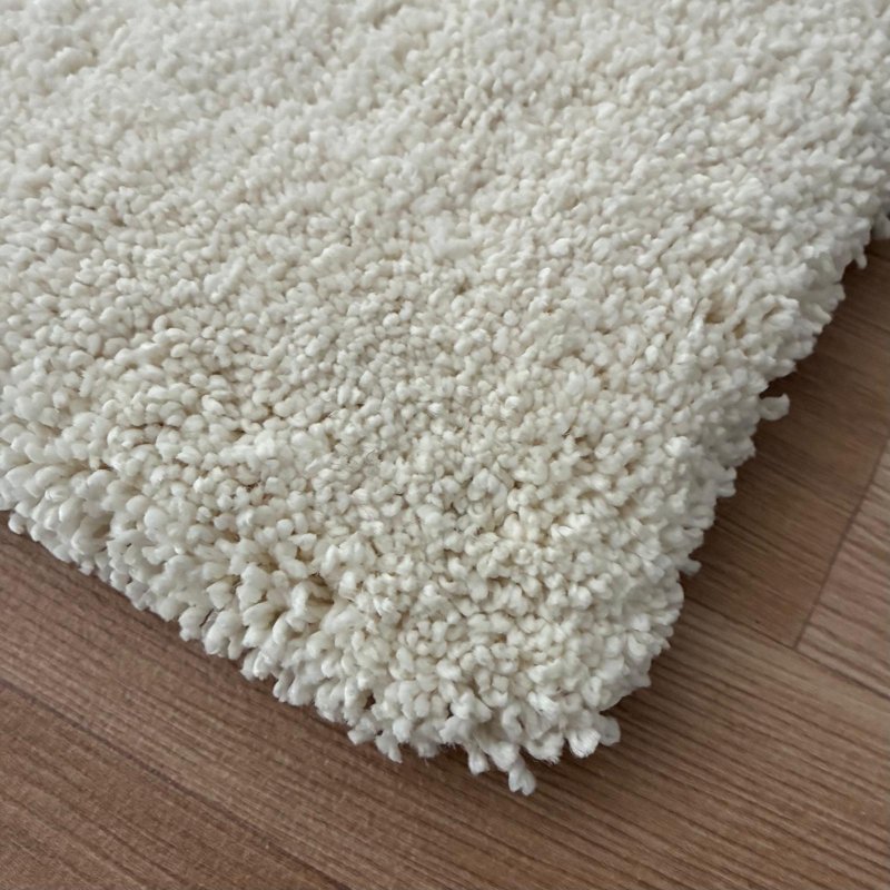 Tapis sur mesure ivoire épais et moelleux