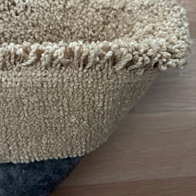 Tapis sur mesure beige foncé épais et moelleux
