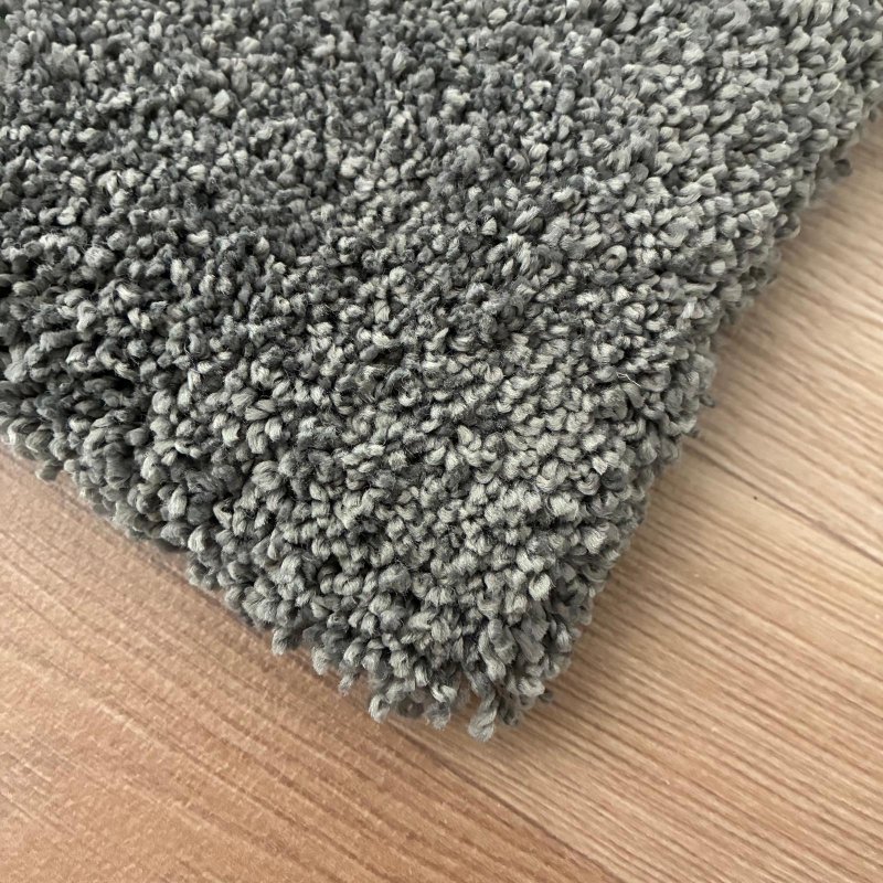 Tapis sur mesure gris foncé épais et moelleux
