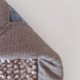 Tapis de salon sur mesure beige clair effet laine bouclée finition gansée