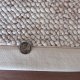 Tapis de salon sur mesure beige clair effet laine bouclée finition gansée