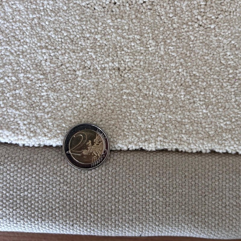 Tapis sur mesure ivoire doux et résistant finition gansée