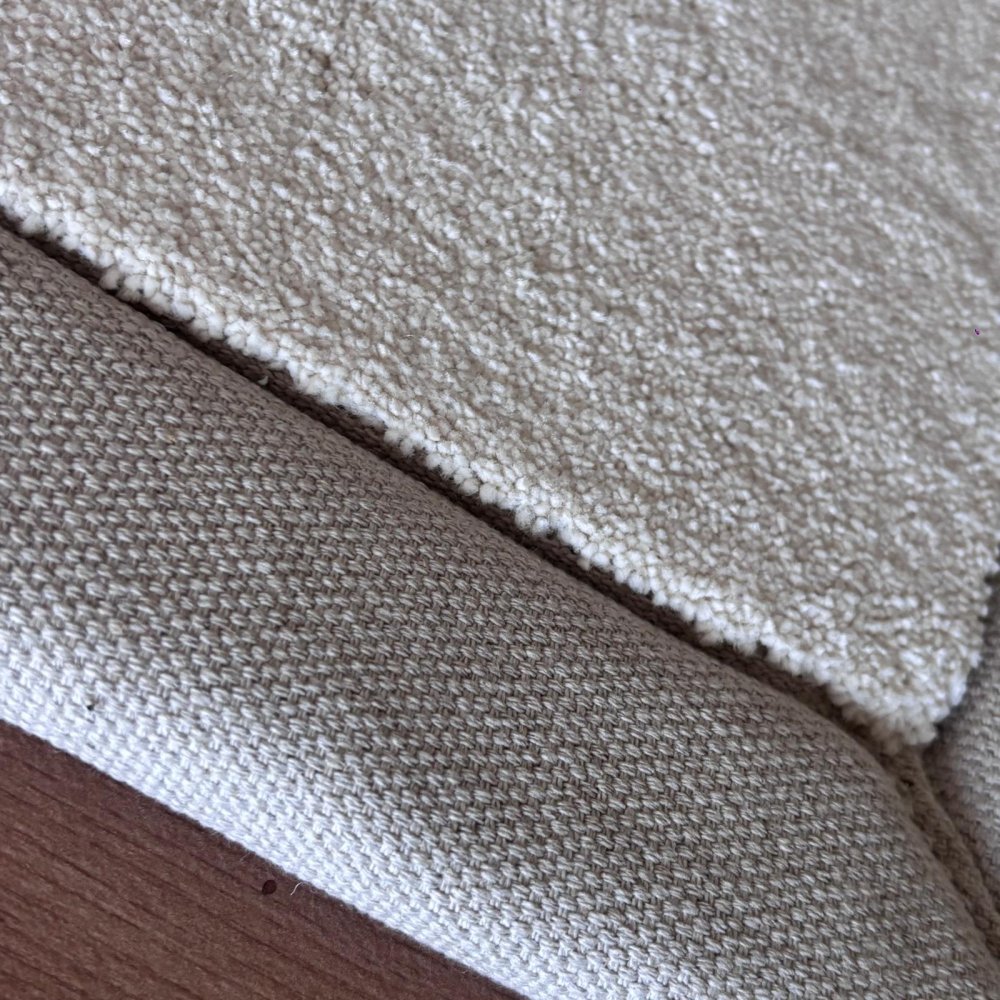 Tapis sur mesure ivoire doux et résistant finition gansée
