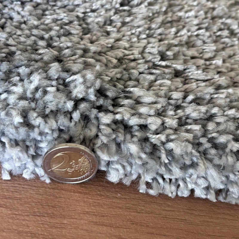 Tapis shaggy sur mesure gris clair épais et très doux finition galon