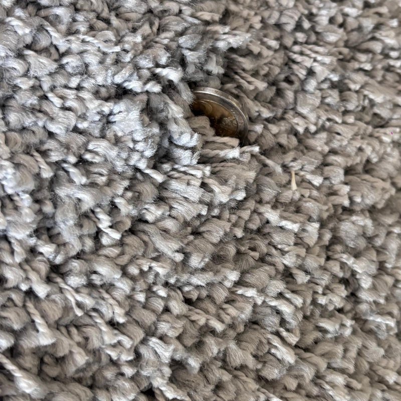 Tapis shaggy sur mesure gris clair épais et très doux finition galon