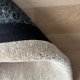 Tapis de de luxe design beige sur mesure aspect viscose finition repli